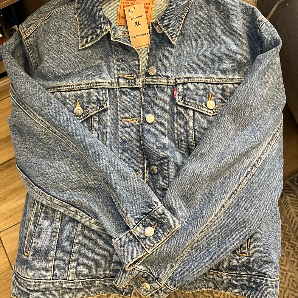 BNWT Levi Strauss denim jacket